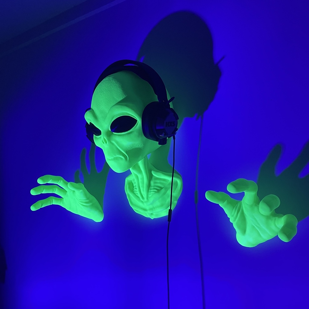 Alien Wall mount